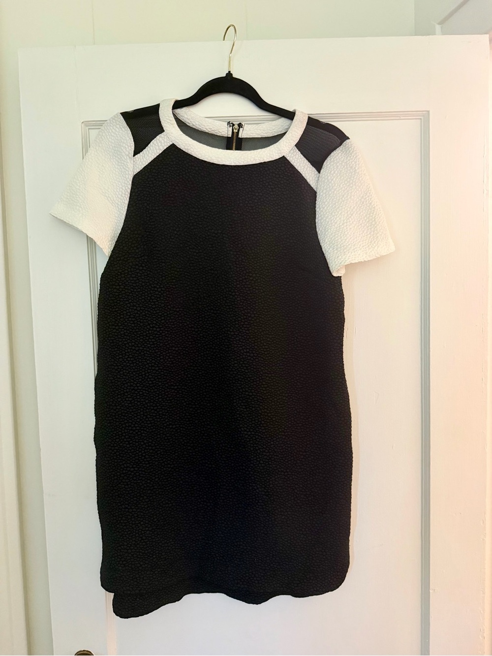 kensie Black and White Short Sleeve Shift Dress
